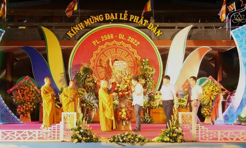 Hà Tĩnh: Lãnh đạo Công an tỉnh dự và chúc mừng Đại lễ Phật đản 2022