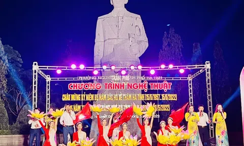 Hà Tĩnh: Chương trình nghệ thuật chào mừng kỷ niệm 65 năm Bác Hồ về thăm Hà Tĩnh và 15 năm thành lập TP Hà Tĩnh