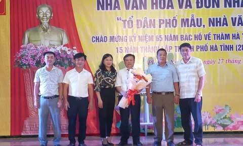 Hà Tĩnh: Tổ dân phố 4 phường Nguyễn Du đón nhận danh hiệu “Tổ dân phố mẫu”, “Nhà văn hóa mẫu”