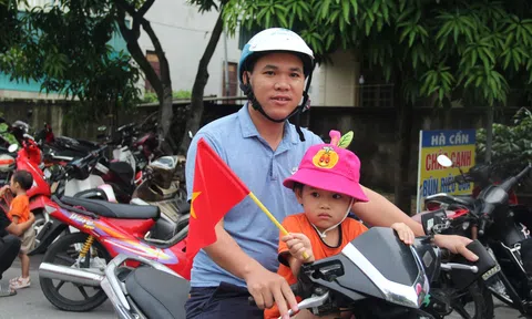 Hà Tĩnh: Hàng trăm ngàn học sinh, giáo viên hân hoan khai giảng năm học mới