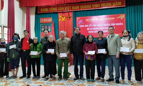 Hà Tĩnh: Hơn 460 phần quà với trị giá trên 260 triệu đồng đến với người nghèo tại xã Ích Hậu nhân dịp Tết Nguyên đán 2023