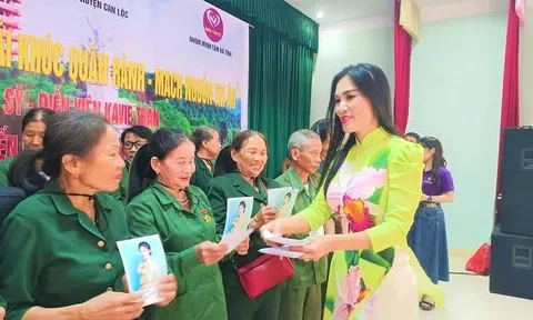 Hà Tĩnh: Vợ chồng ca sĩ Kavie Trần trao 90 suất quà cho các gia đình có hoàn cảnh khó khăn trên địa bàn huyện Can Lộc