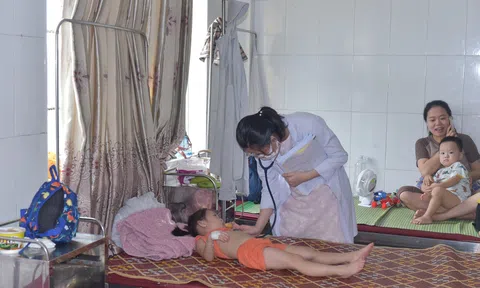 Hà Tĩnh: Ngộ độc thực phẩm, nhiều học sinh trường Mầm non Ban Mai nhập viện cấp cứu