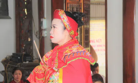 Hà Tĩnh: Nghệ nhân ưu tú Lương Thị Nguyên làm thủ nhang đền Tam Lang