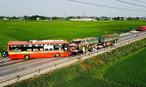 Hà Tĩnh: Giải cứu 02 nạn nhân bị mắc kẹt do tai nạn giao thông