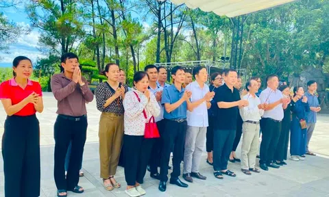 Hà Tĩnh: Trung tâm y tế huyện Đức Thọ dâng hương tưởng niệm các anh hùng liệt sĩ