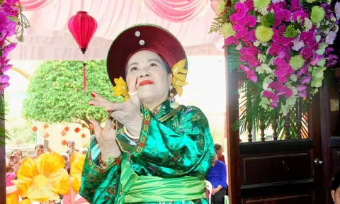 Nghệ nhân Nguyễn Thị Liên: Đừng để nét đẹp văn hóa hầu đồng bị biến tướng