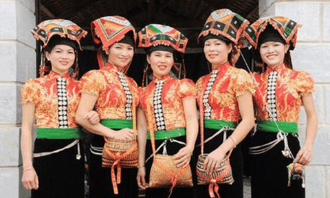 Bảo tồn trang phục truyền thống: Có khả thi?