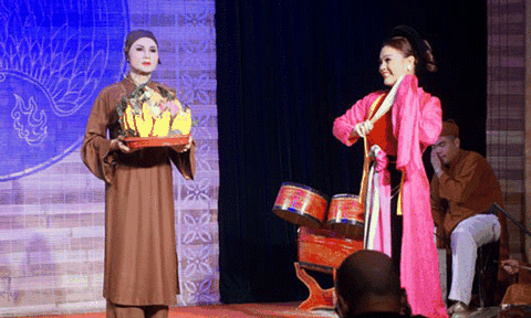 Từ chiếu chèo nghĩ về sàn diễn cải lương