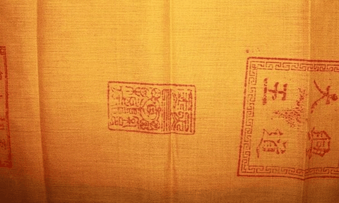 Phát ấn đền Trần ở Thanh Hóa để "phục vụ người dân"?