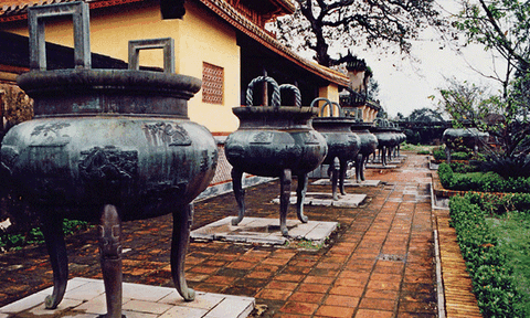 Chín chúa, mười ba vua triều Nguyễn