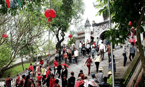 Nghệ An: Tưng bừng khai hội Đền Cuông năm 2019