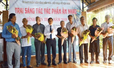 “Ngày mới trên quê hương xứ Dừa”