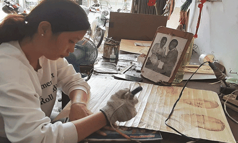 Người 2 lần xác lập kỷ lục Việt Nam cho tranh lá thốt nốt