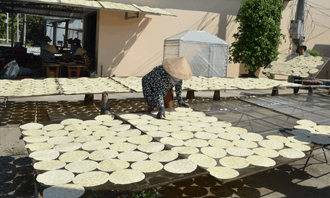 Kỳ thú chuyện chiếc bánh phồng trở thành Di sản quốc gia