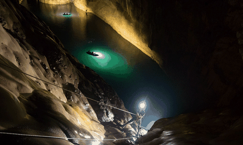 Thám hiểm sông ngầm bên trong hang Sơn Đoòng