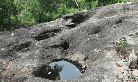 Kỳ bí những “dấu tiên” trên núi