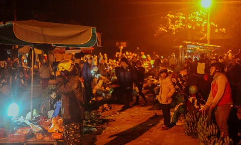 Chợ phiên A lưới: nét độc đáo vùng cao