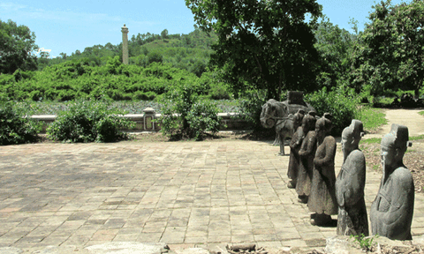 Bí ẩn u tịch khu quần thể di tích lăng Gia Long