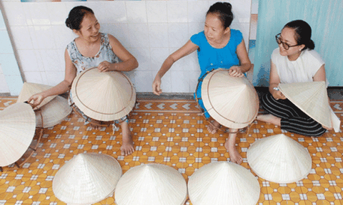 Xuyến xao xóm nghề chằm nón lá