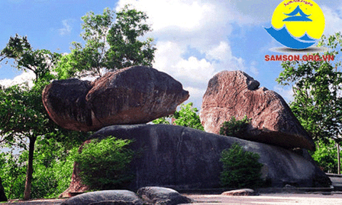 Câu chuyện huyền tích về Hòn Trống Mái Sầm Sơn 