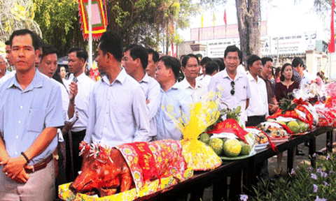 Từ ngôi đình phương Nam nhớ về Quốc Tổ