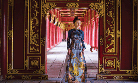 “Áo dài trên con đường di sản”