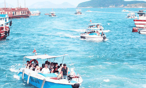 Khánh Hòa: Cấm tàu ra biển nếu du khách không mặc áo phao