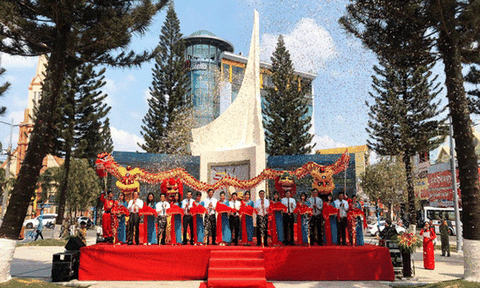 Khánh thành Công viên Bia chiến thắng Long Khánh