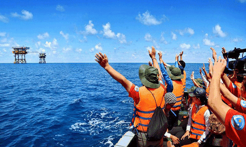 Trưng bày hơn 200 ảnh nghệ thuật về "Biển, đảo quê hương"