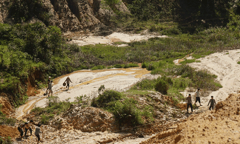 Ruby máu tập 10: Điều tra manh mối ông trùm giấu mặt