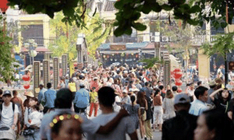 Rác, tai nạn, ẩu đả... là sản phẩm của nghỉ lễ