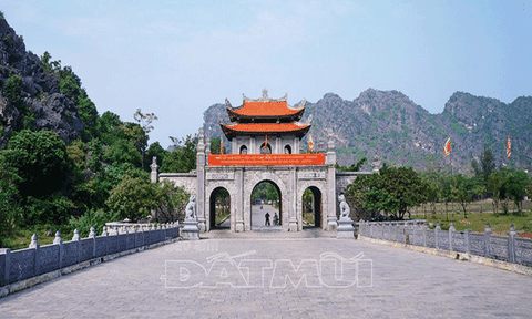 Về cố đô thăm đền thờ vua Đinh