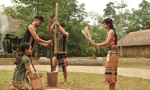 Lễ cúng cơm mới của đồng bào XTiêng