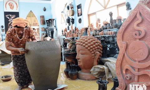 Giá trị độc đáo và trường tồn của gốm Chăm