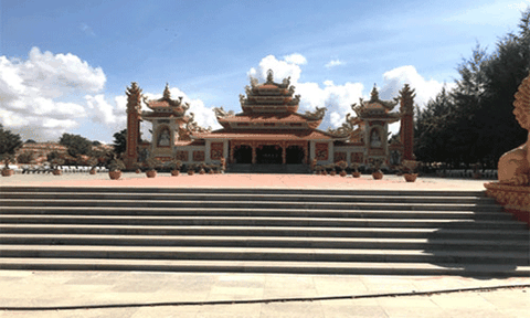 Chùa Bình Nhơn tĩnh lặng giữa vùng cát trắng