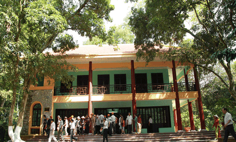 Về Ba Vì tri ân công ơn Hồ Chủ tịch