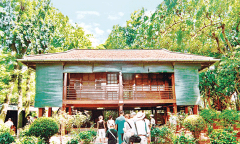 Di tích nhà sàn Bác Hồ tại Phủ Chủ tịch