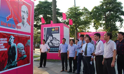 Nghệ An: Khai mạc triển lãm tranh cổ động tuyên truyền 60 năm Ngày mở đường Hồ Chí Minh