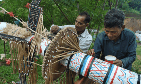 Người níu giữ hồn Cor
