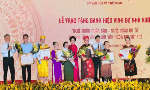 Tôn vinh nghệ nhân dân gian: Đừng để quá muộn!