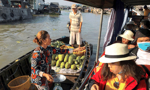 Chợ nổi Cái Răng - neo giữa dòng phù sa