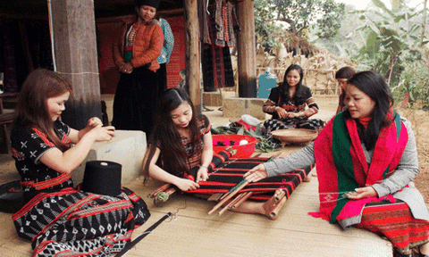 Người đánh thức những di sản văn hóa Tà Ôi