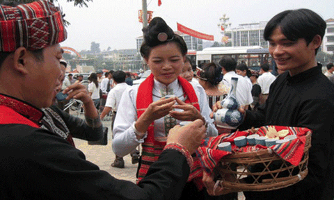 Kỳ lạ tục “Ngủ thử” của trai Mường