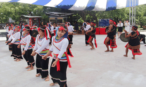 Trải nghiệm văn hóa truyền thống của đồng bào Cor