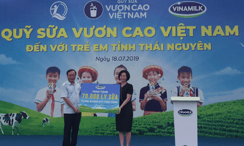 Quỹ sữa vươn cao Việt Nam đến với trẻ em tỉnh Thái Nguyên