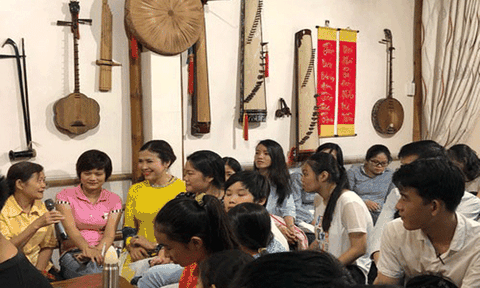 NSƯT Tuyết Mai - Mười năm đàn sách phổ cập nhạc dân tộc 