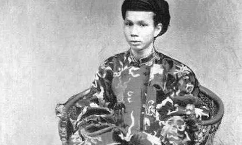 Khám phá về chuyện uống rượu của các nhà vua Việt