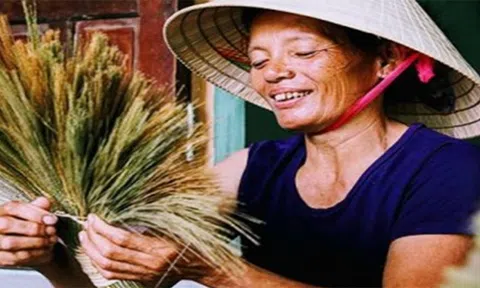 Làng nghề làm chổi đót ở thôn Hà Ân chuyển mình hội nhập