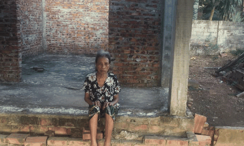 Người mẹ Nghệ An khóc lóc, van xin cứu giúp con trai bị tai nạn không có tiền chữa trị